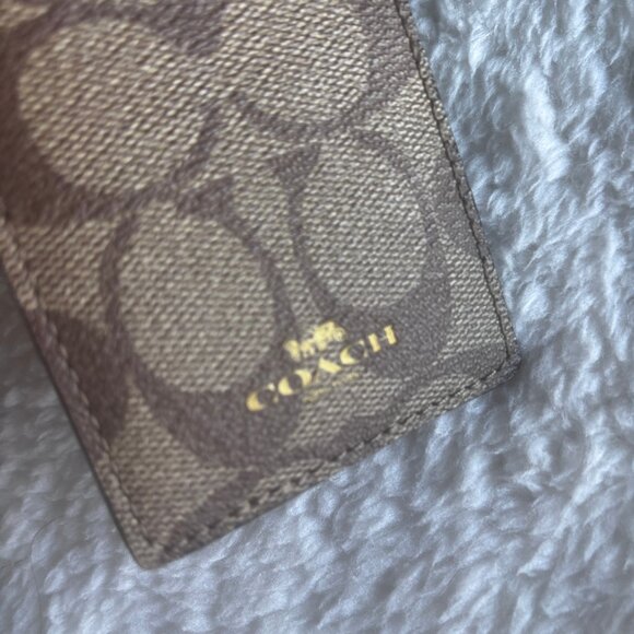 Coach Id Lanyard In Signature Canvas - Picture 1 of 6